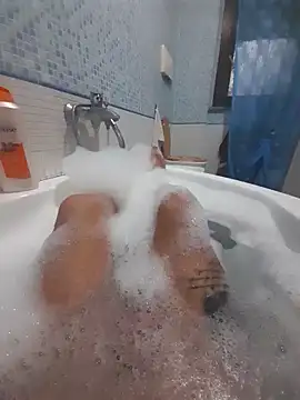 Snapshot of gigilola84 chatting on 10.21.25 gigilola84 online show from 10.21.25