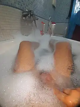 Snapshot of gigilola84 chatting on 10.25.25 gigilola84 online show from 10.25.25