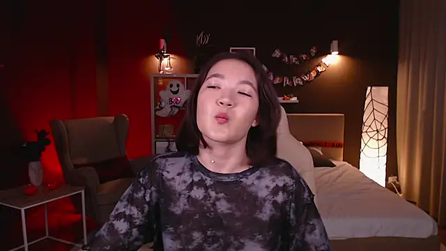 Halle Berrry online show from 10.23.25