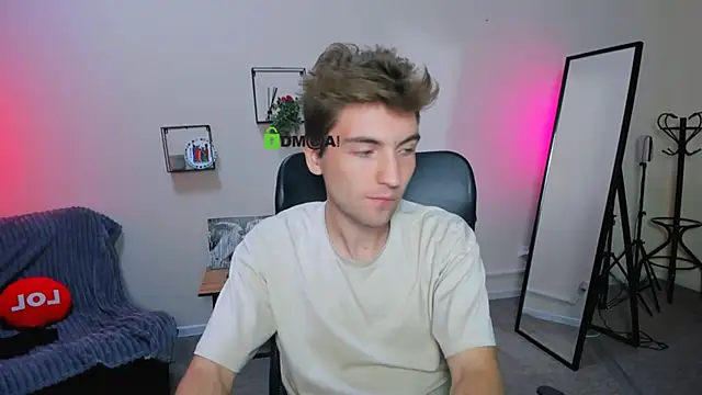 Snapshot of joseph_bear_ chatting on 09.22.25 joseph bear online show from 09.22.25