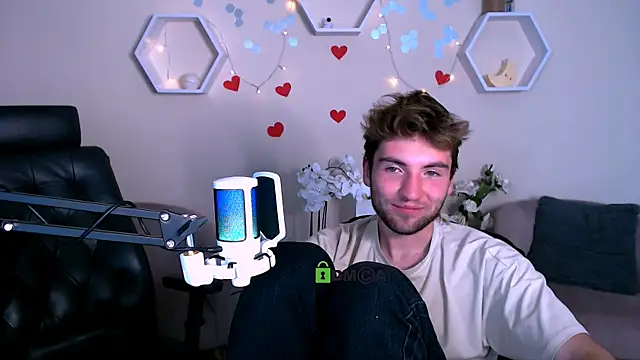 Snapshot of joseph_bear_ chatting on 10.03.25 joseph bear online show from 10.03.25