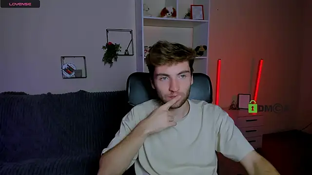 Snapshot of joseph_bear_ chatting on 10.05.25 joseph bear online show from 10.05.25