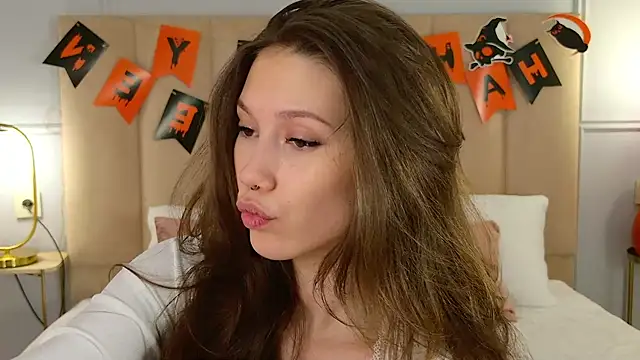 Snapshot of MaryNixon_ chatting on 10.24.25 MaryNixon  online show from 10.24.25