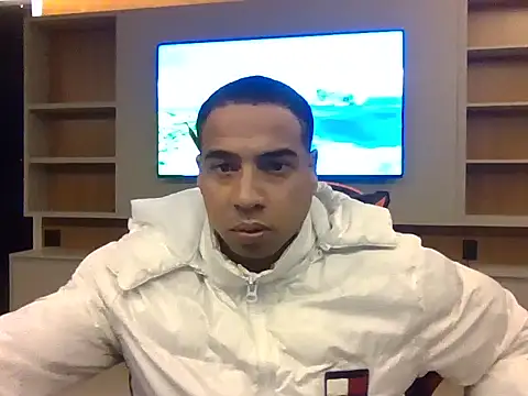 JUNINHOLEKE online show from 09.10.25
