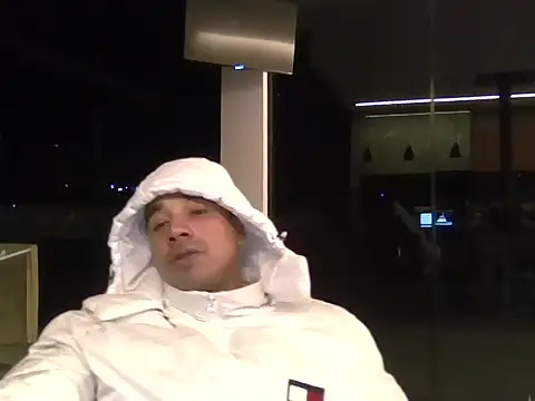 JUNINHOLEKE online show from 09.12.25