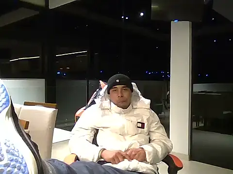 JUNINHOLEKE online show from 09.15.25