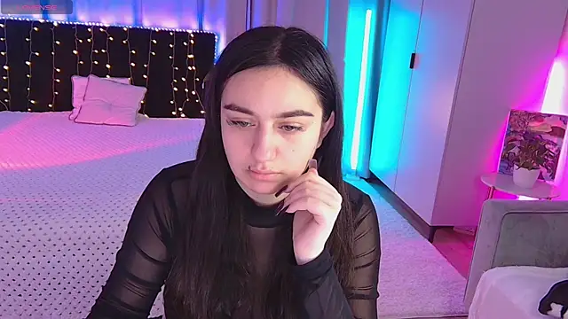 Lola Sparks online show from 10.06.25