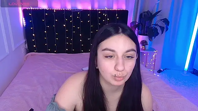 Lola Sparks online show from 11.28.25