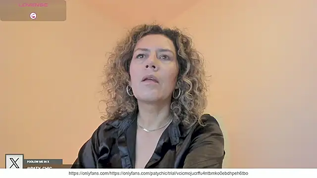 Snapshot of Paty_chic chatting on 10.28.25 Paty chic online show from 10.28.25