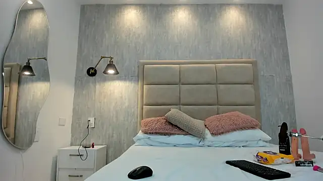 MiaaCollinss  online show from 09.28.25