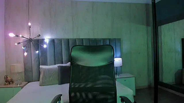 KymRoses online show from 10.09.25