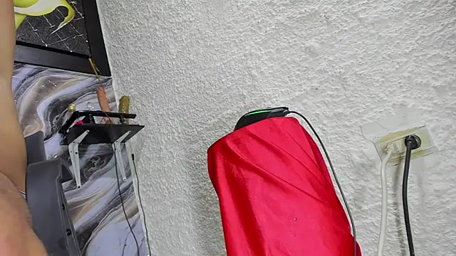 Snapshot of luiferrodri chatting on 09.27.25 luiferrodri online show from 09.27.25