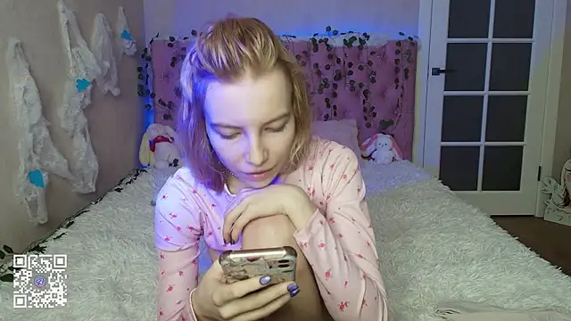 Pink Lila18 online show from 02.16.26