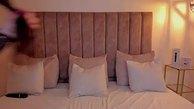 amber colliiins online show from 02.22.26