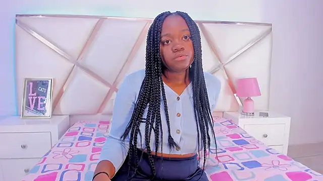 Snapshot of SulyClarck chatting on 10.02.25 SulyClarck online show from 10.02.25