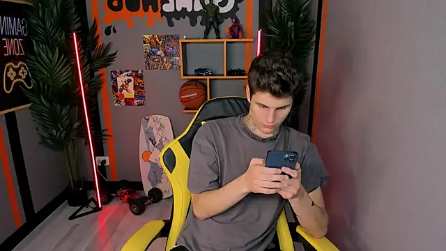 JackWolw online show from 10.15.25