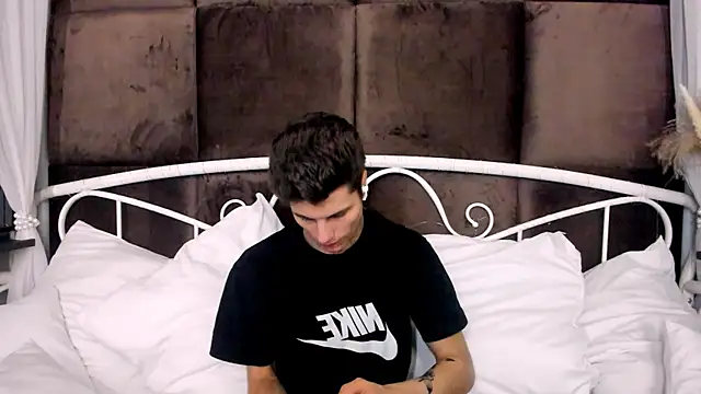 JackWolw online show from 10.16.25