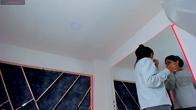 Snapshot of SusanaHenao chatting on 11.11.25 SusanaHenao online show from 11.11.25