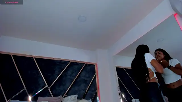 Snapshot of SusanaHenao chatting on 11.18.25 SusanaHenao online show from 11.18.25