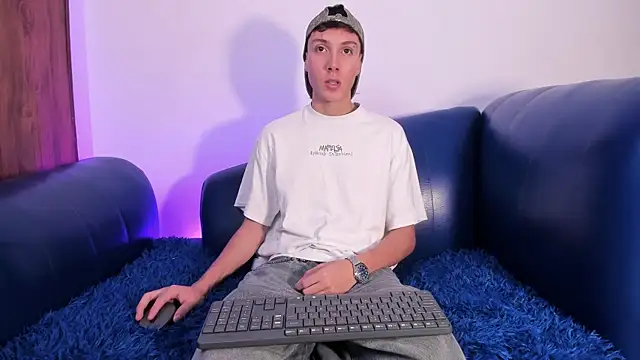 LittleDanny  online show from 04.25.26