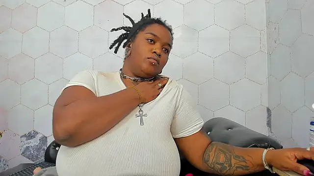 Anaa Fuentess online show from 10.18.25