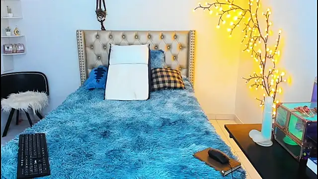 Snapshot of LenaStylesOA chatting on 09.22.25 LenaStylesOA online show from 09.22.25