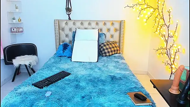 Snapshot of LenaStylesOA chatting on 09.23.25 LenaStylesOA online show from 09.23.25