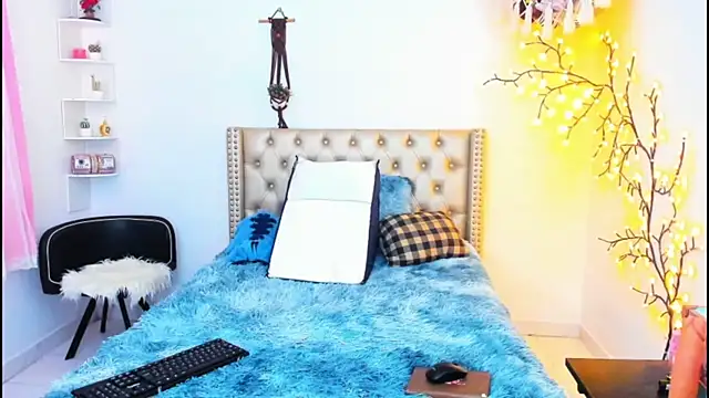 Snapshot of LenaStylesOA chatting on 09.23.25 LenaStylesOA online show from 09.23.25