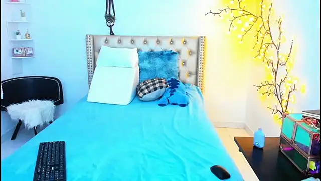 Snapshot of LenaStylesOA chatting on 09.24.25 LenaStylesOA online show from 09.24.25