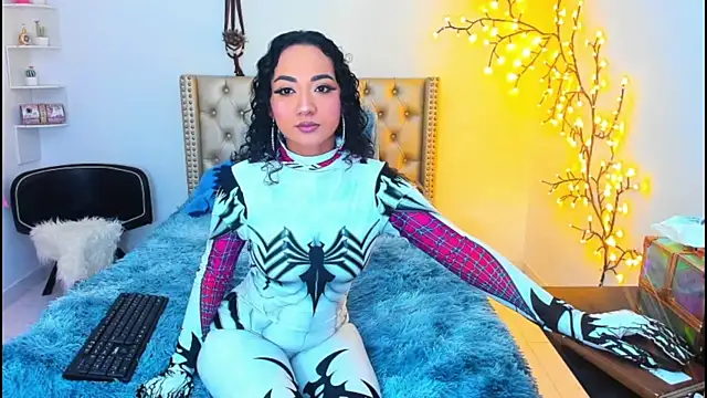 Snapshot of LenaStylesOA chatting on 10.10.25 LenaStylesOA online show from 10.10.25