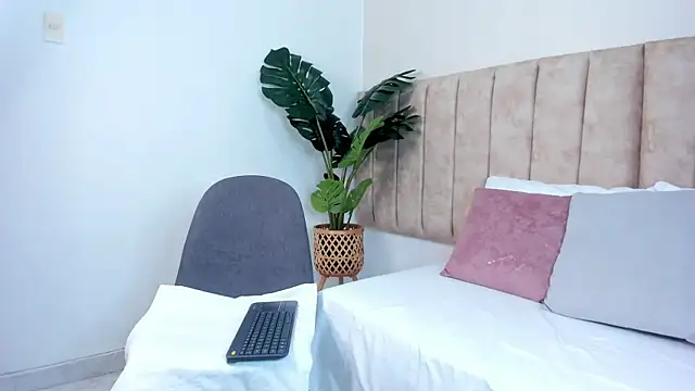 Karina Harris online show from 10.02.25