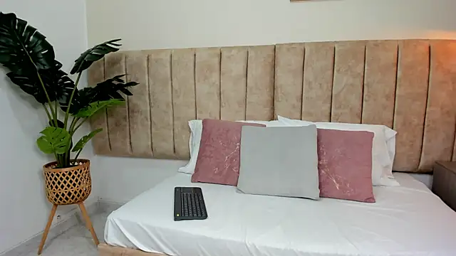 Karina Harris online show from 10.08.25