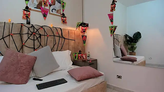 Karina Harris online show from 10.27.25