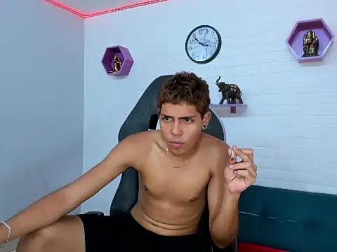 cam sexboy18 online show from 09.19.25