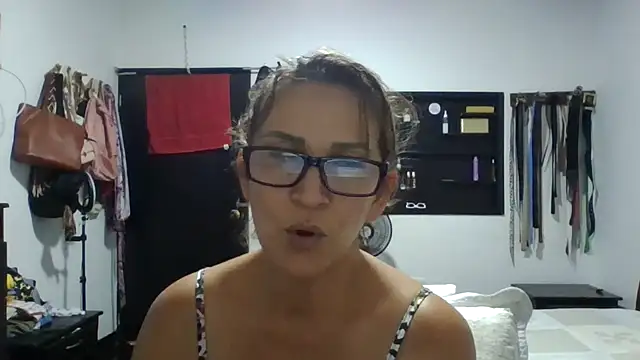 Snapshot of MiaVega chatting on 02.12.26 MiaVega online show from 02.12.26