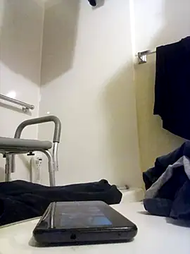 jizzyglizzy92 online show from 02.28.26