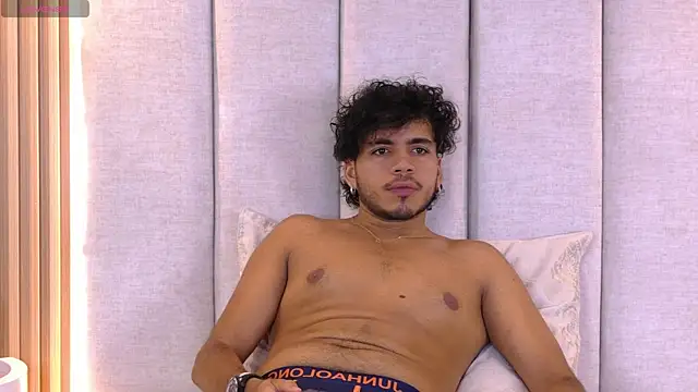 Snapshot of AlexanderJordan chatting on 09.22.25 AlexanderJordan online show from 09.22.25