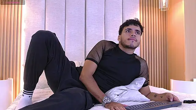 Snapshot of AlexanderJordan chatting on 10.04.25 AlexanderJordan online show from 10.04.25