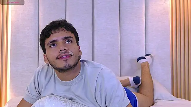 Snapshot of AlexanderJordan chatting on 10.13.25 AlexanderJordan online show from 10.13.25