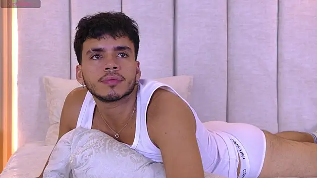 Snapshot of AlexanderJordan chatting on 10.17.25 AlexanderJordan online show from 10.17.25