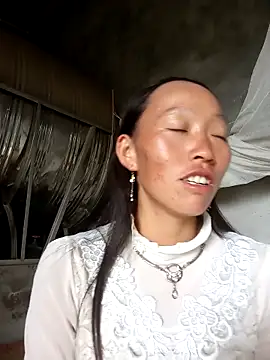 Snapshot of tcm-cute chatting on 09.18.25 tcm-cute online show from 09.18.25