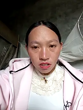 Snapshot of tcm-cute chatting on 10.07.25 tcm-cute online show from 10.07.25