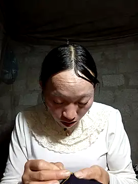 Snapshot of tcm-cute chatting on 10.12.25 tcm-cute online show from 10.12.25