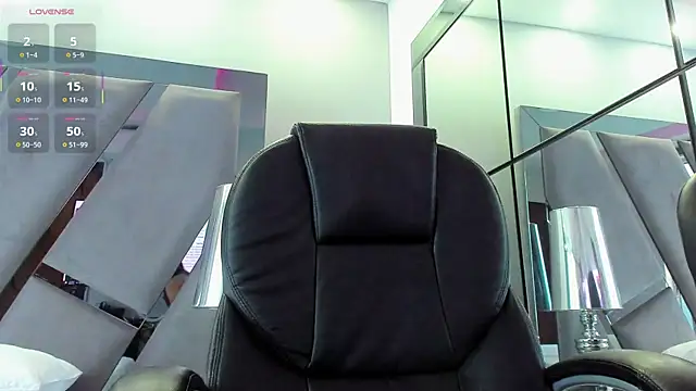 Abril monroe  online show from 11.15.25