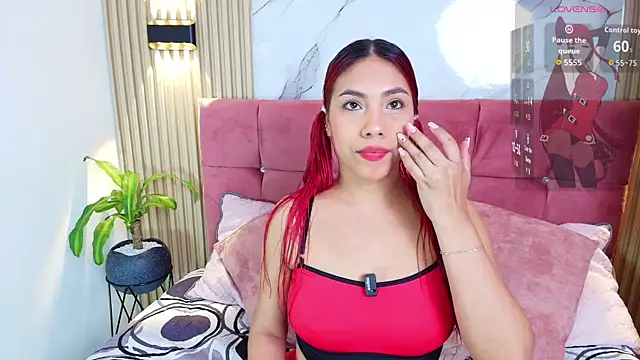 Snapshot of latina_redcanela chatting on 10.25.25 latina redcanela online show from 10.25.25