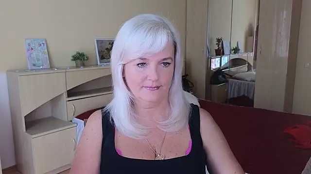 Snapshot of Vina_Vision chatting on 09.26.25 Vina Vision online show from 09.26.25