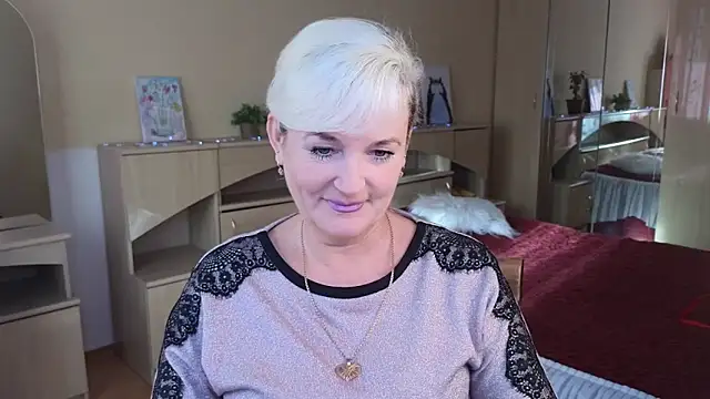 Snapshot of Vina_Vision chatting on 10.08.25 Vina Vision online show from 10.08.25