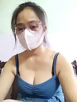 HELEN686 online show from 10.14.25