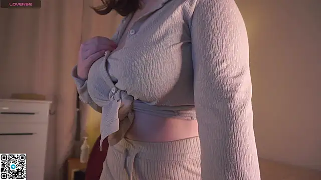 LakeshiaVodopich online show from 10.12.25