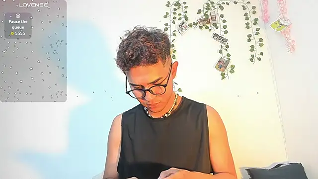 Snapshot of cute_sammy_1 chatting on 09.09.25 cute sammy 1 online show from 09.09.25